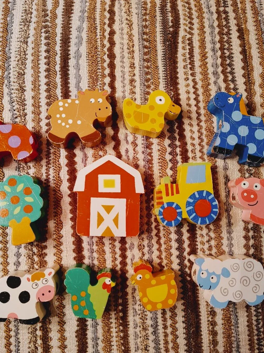 Wooden Farm Shapes Lacing Blocks 15 Pieces Barn Animals Tree Tractor